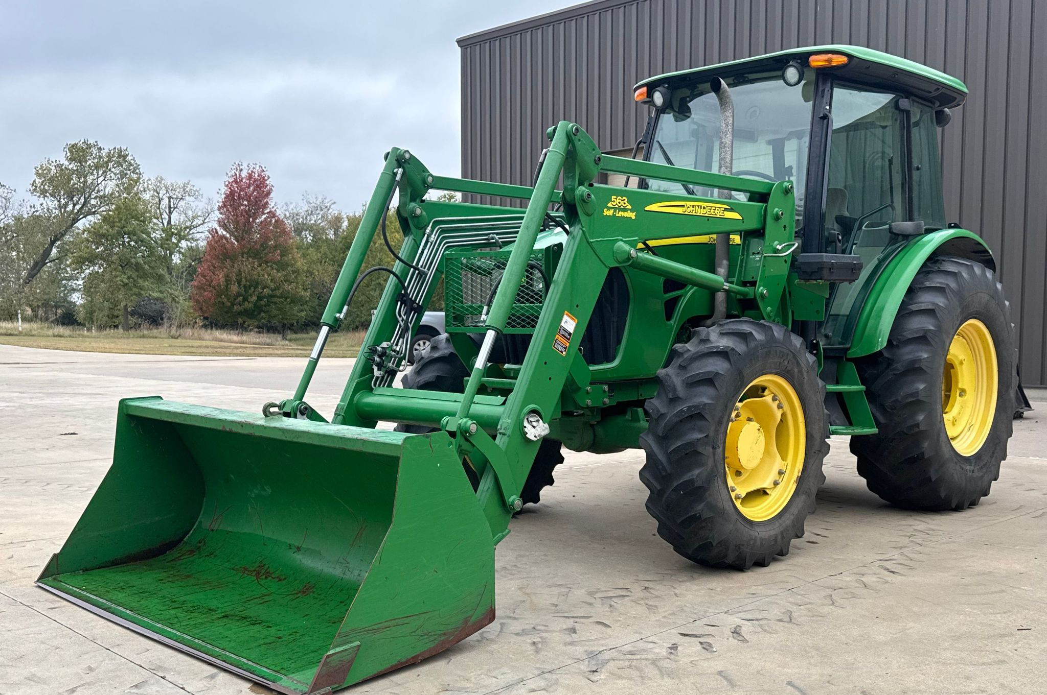 2010 John Deere 5085M MFWD