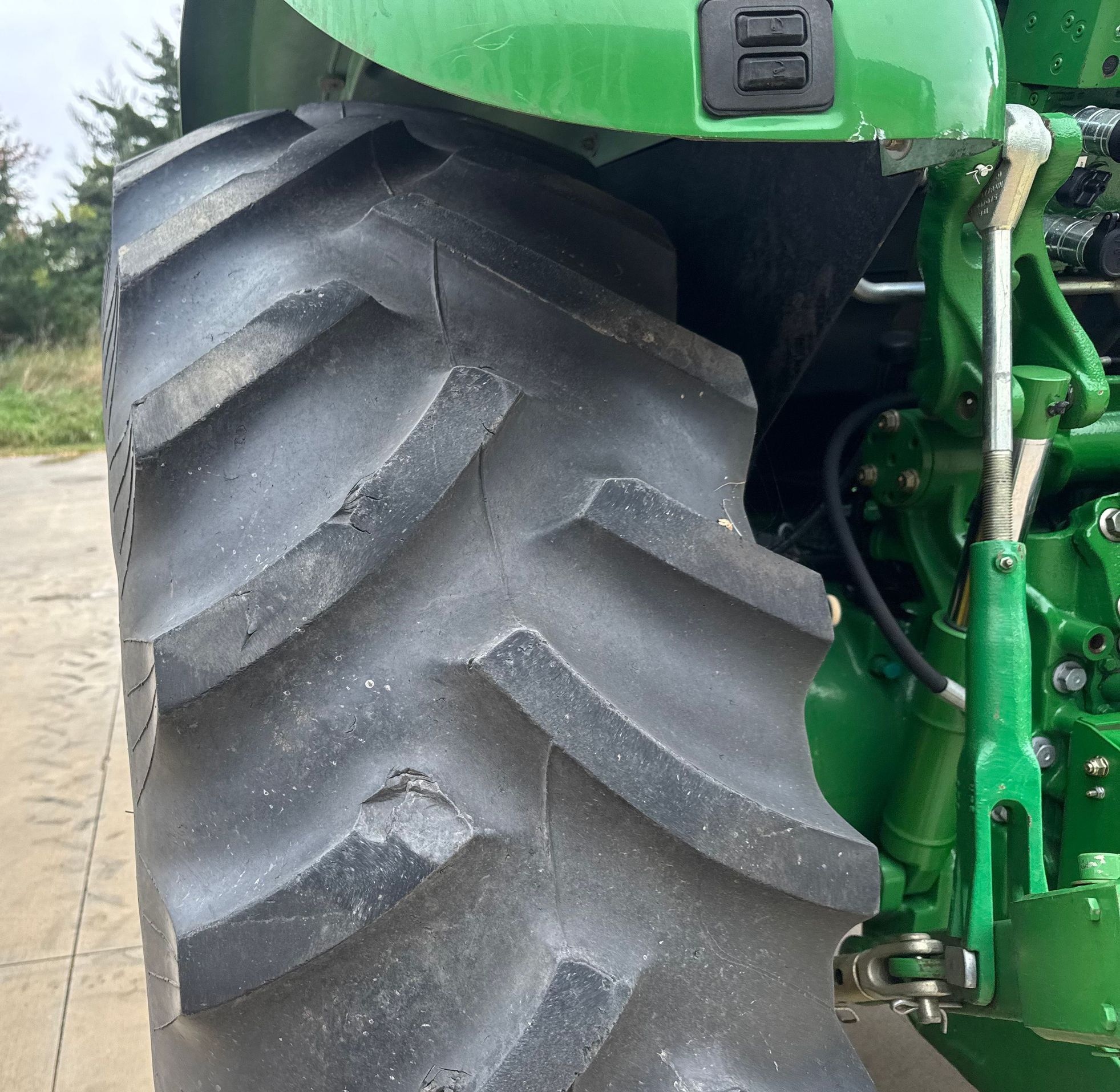 2010 John Deere 5085M MFWD - photo 11