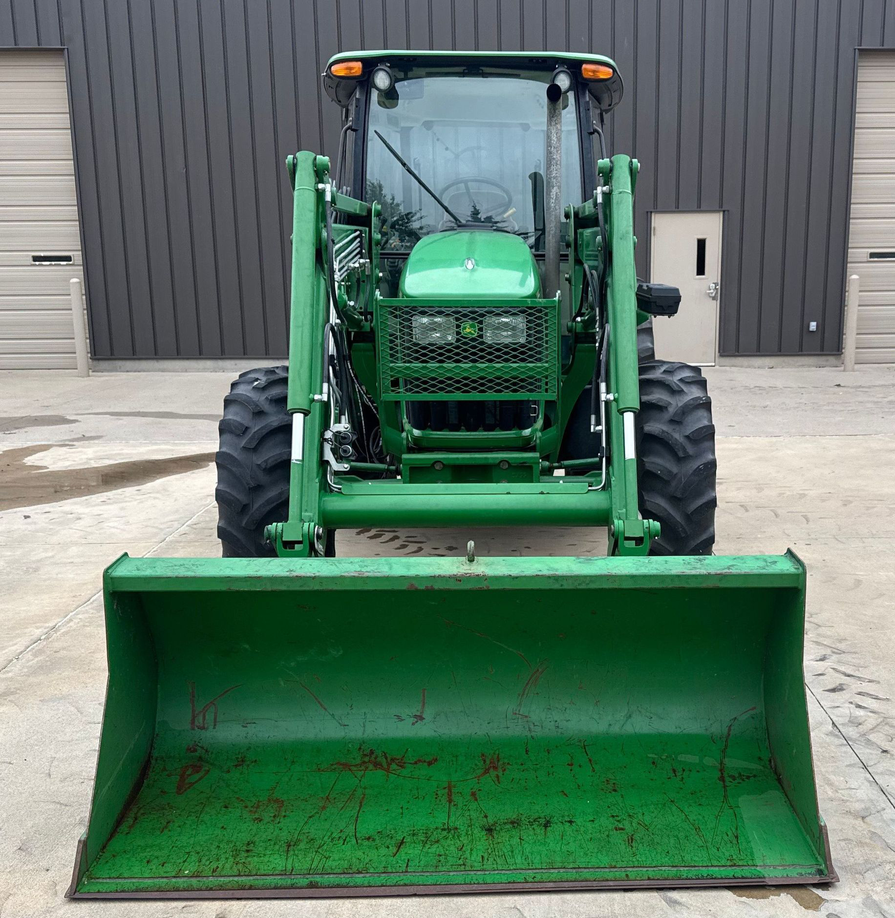2010 John Deere 5085M MFWD - photo 2