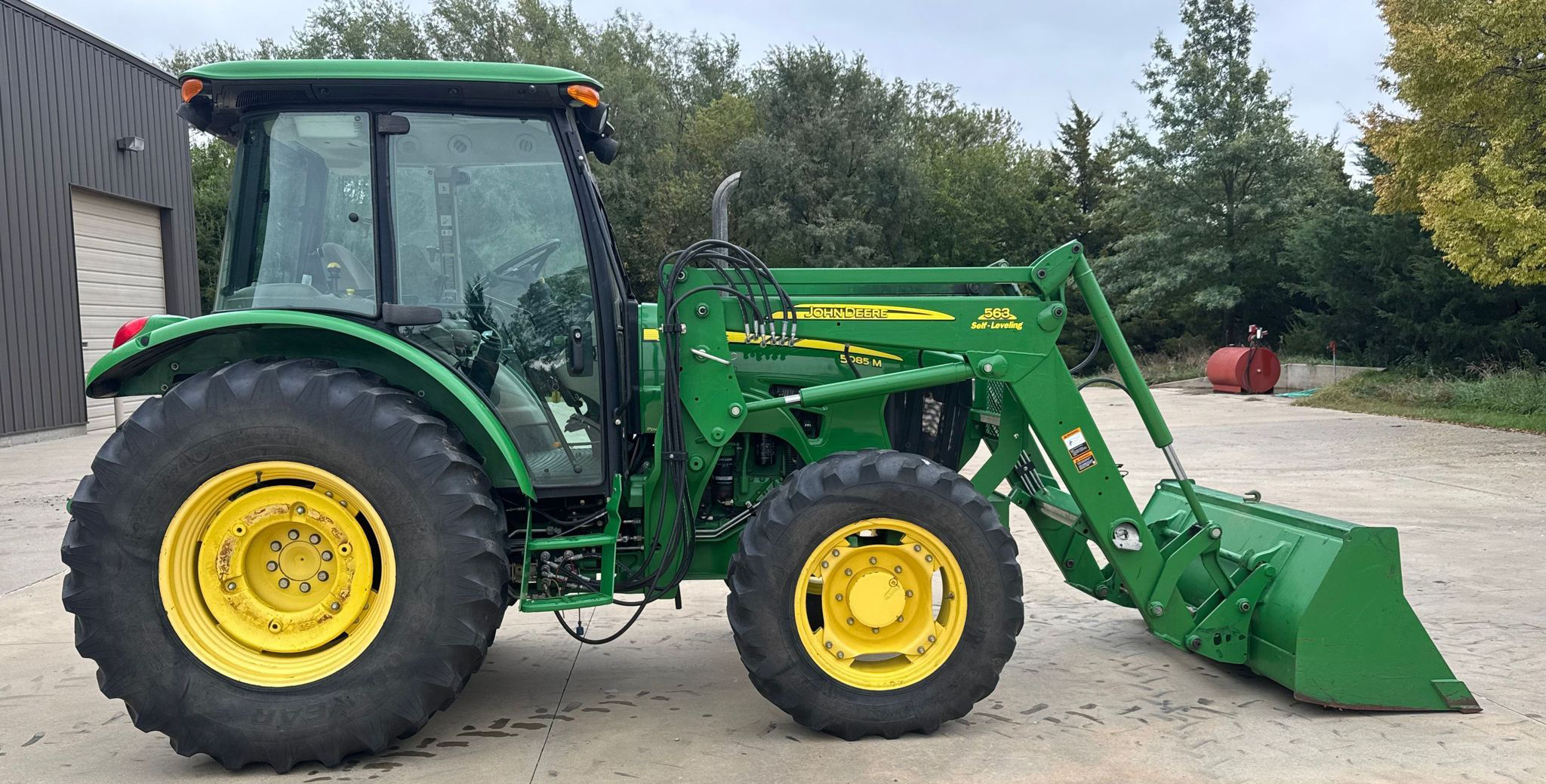 2010 John Deere 5085M MFWD - photo 4