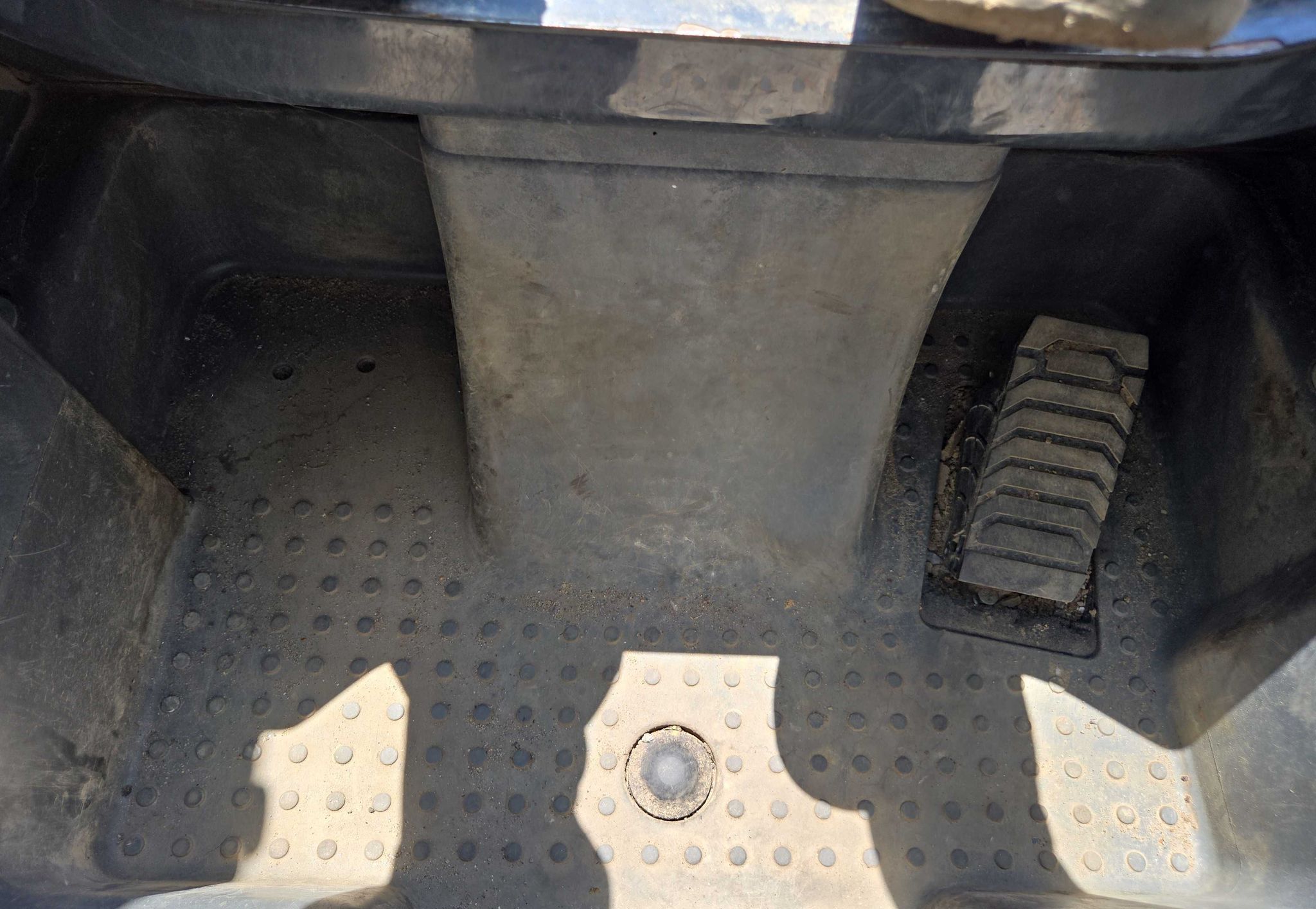 2023 John Deere 320G - photo 10