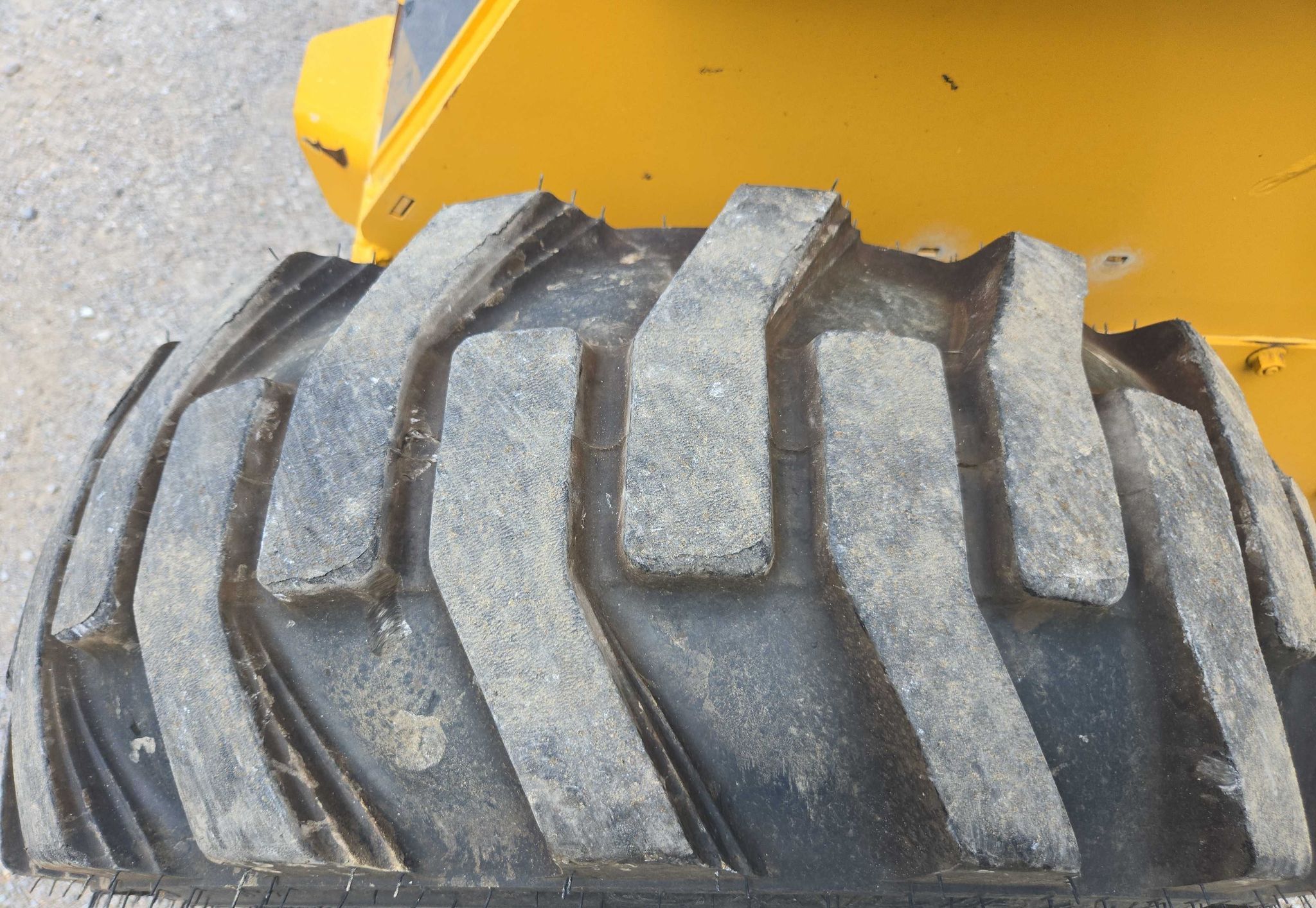 2023 John Deere 320G - photo 15