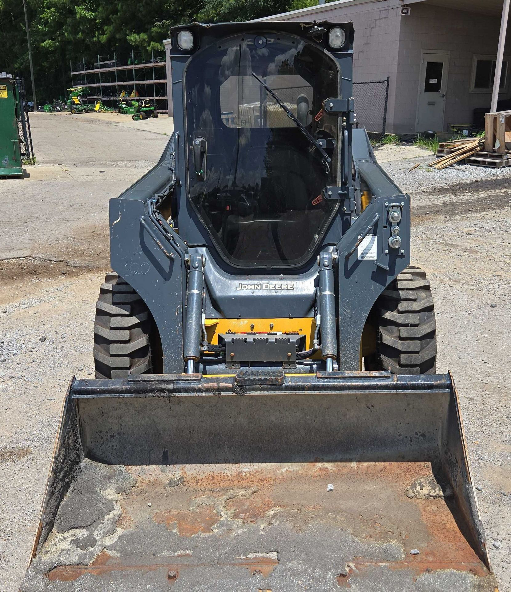 2023 John Deere 320G - photo 2