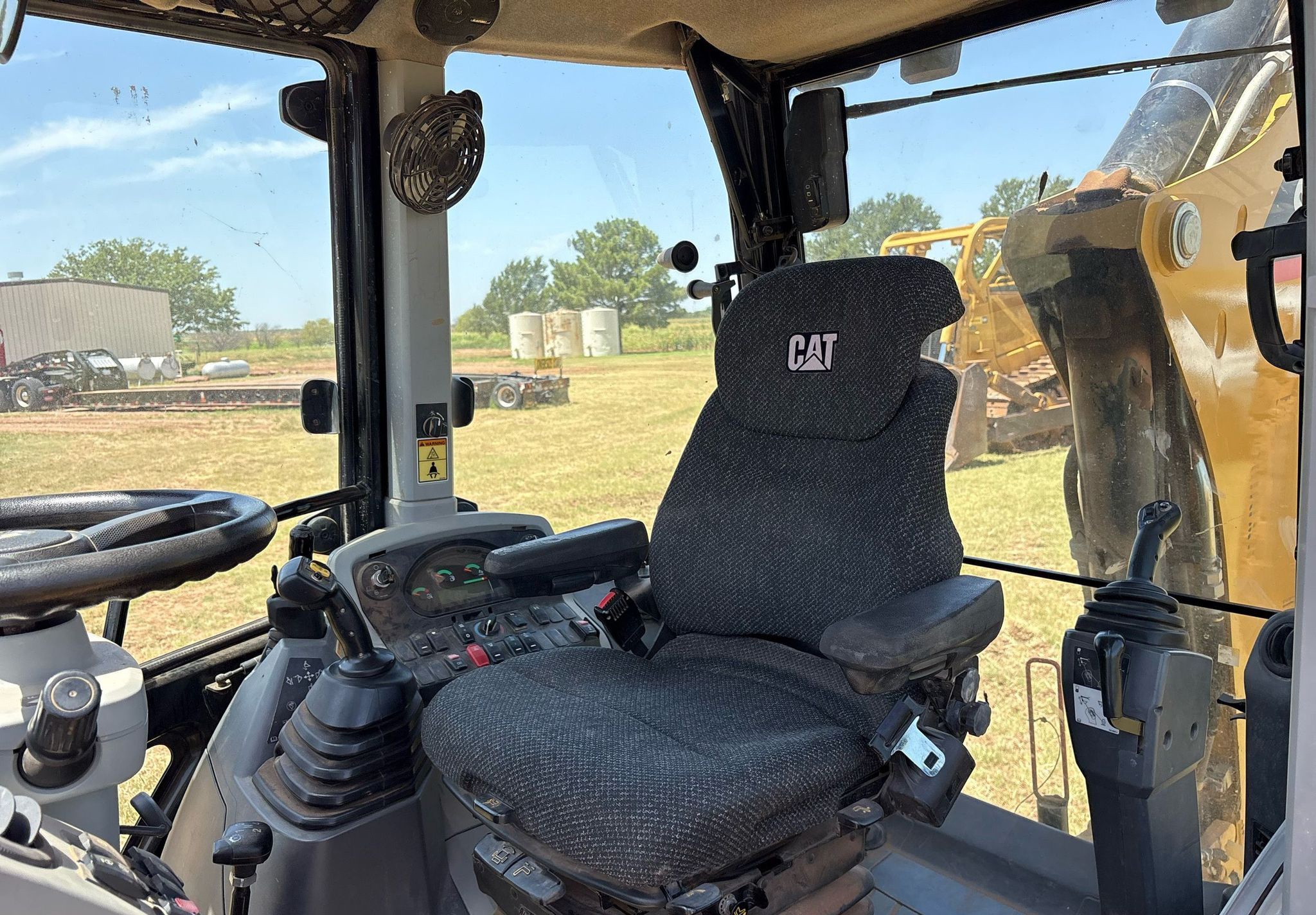 2016 Caterpillar 420F2 IT - photo 8