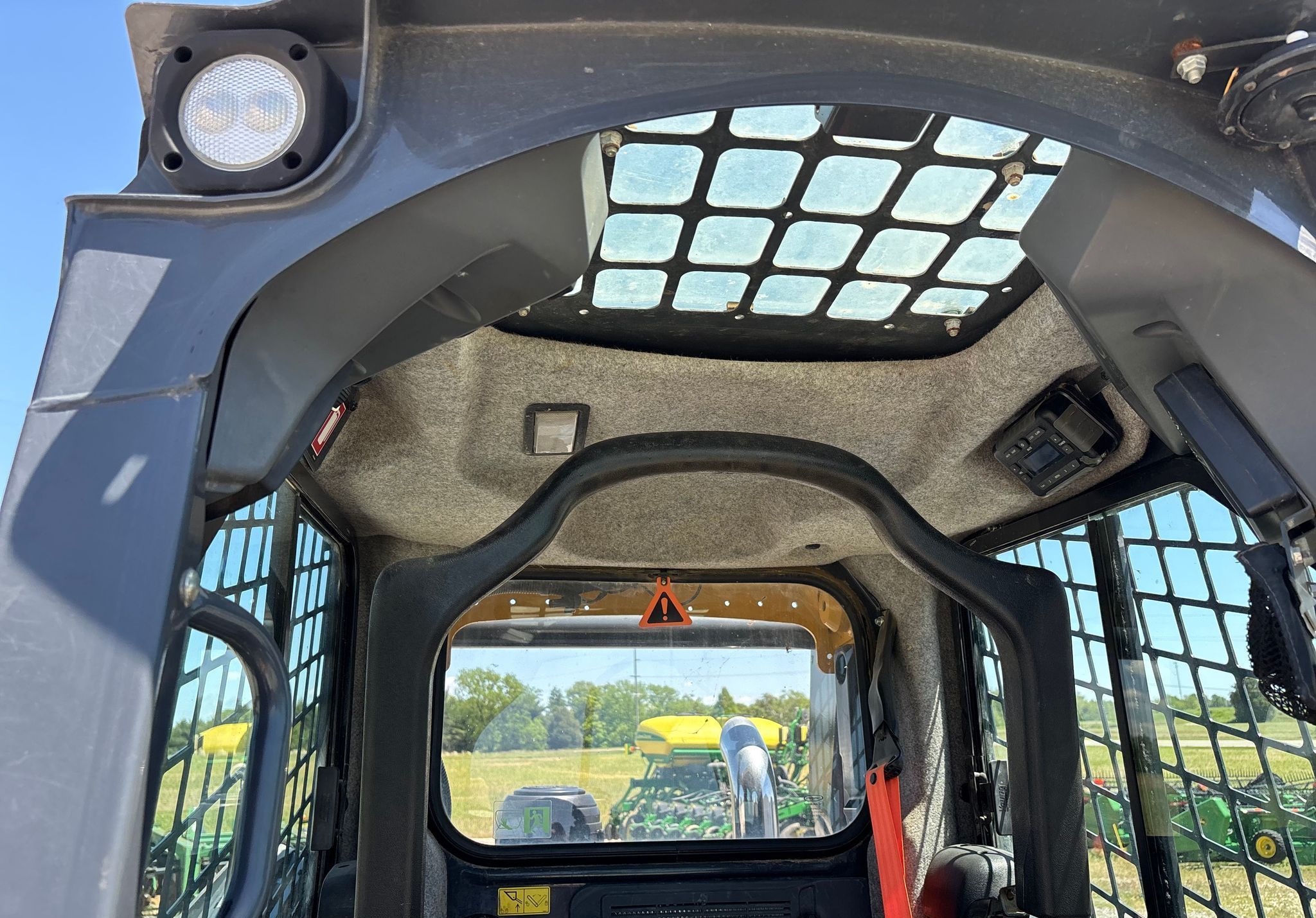 2022 John Deere 325G - photo 10