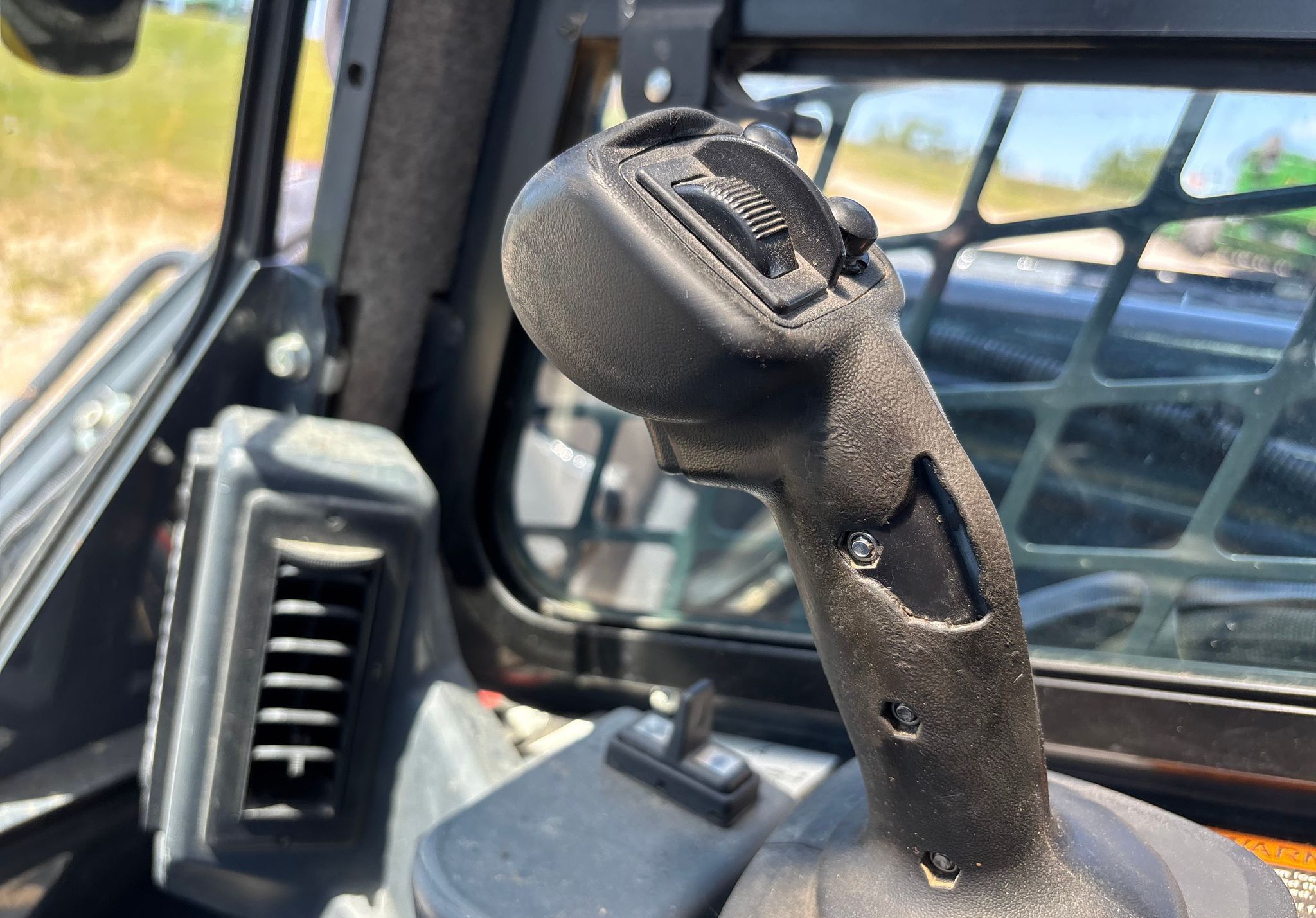 2022 John Deere 325G - photo 11