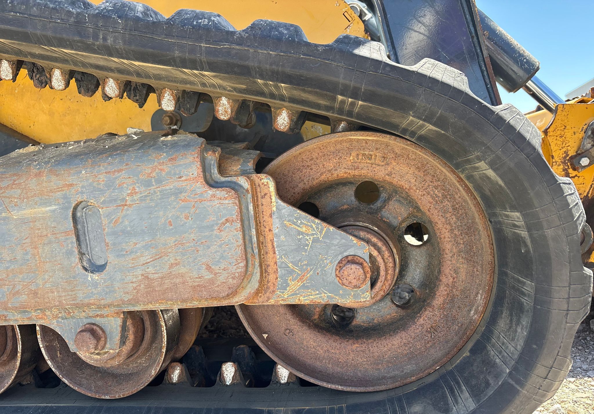 2022 John Deere 325G - photo 15