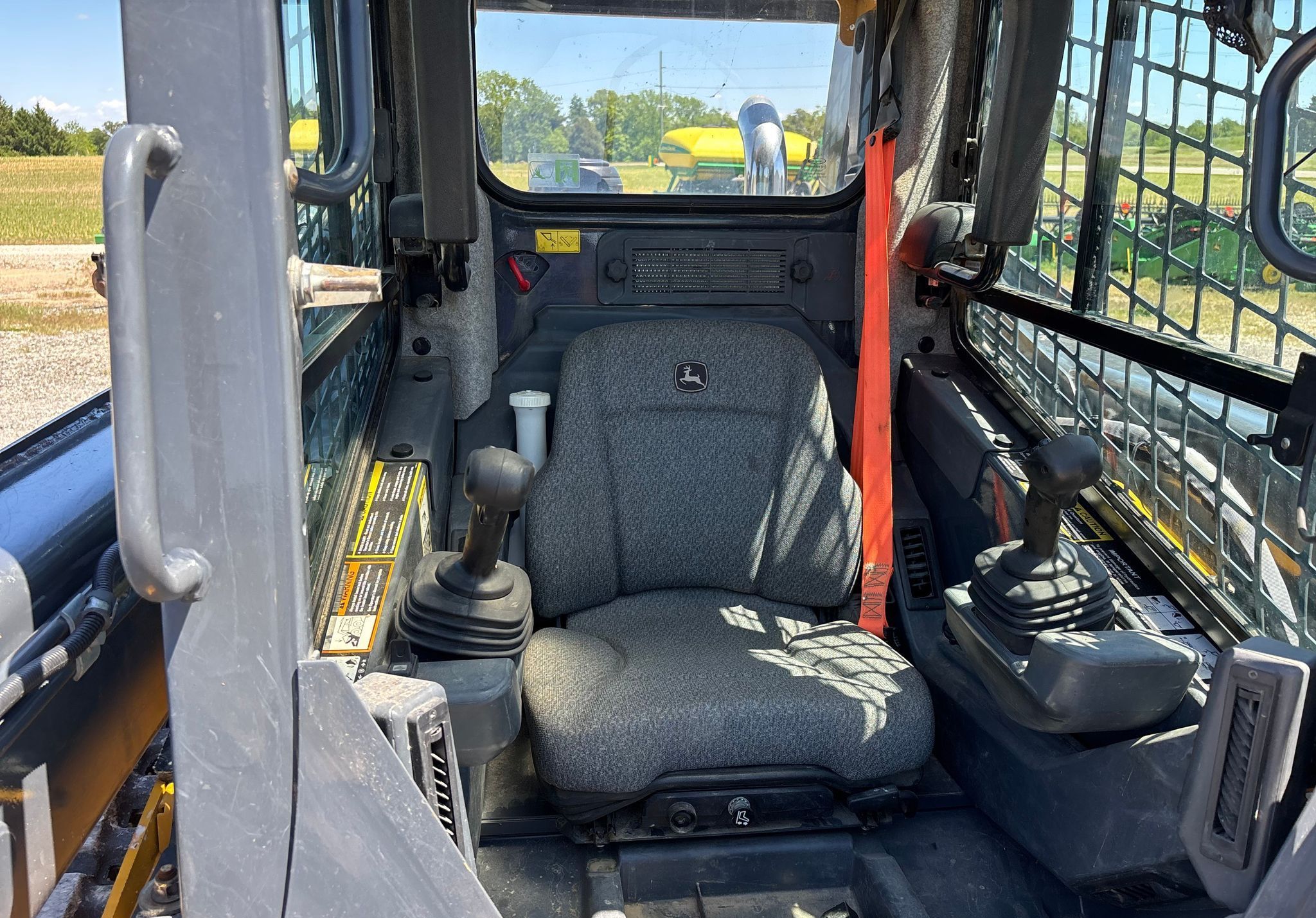 2022 John Deere 325G - photo 9