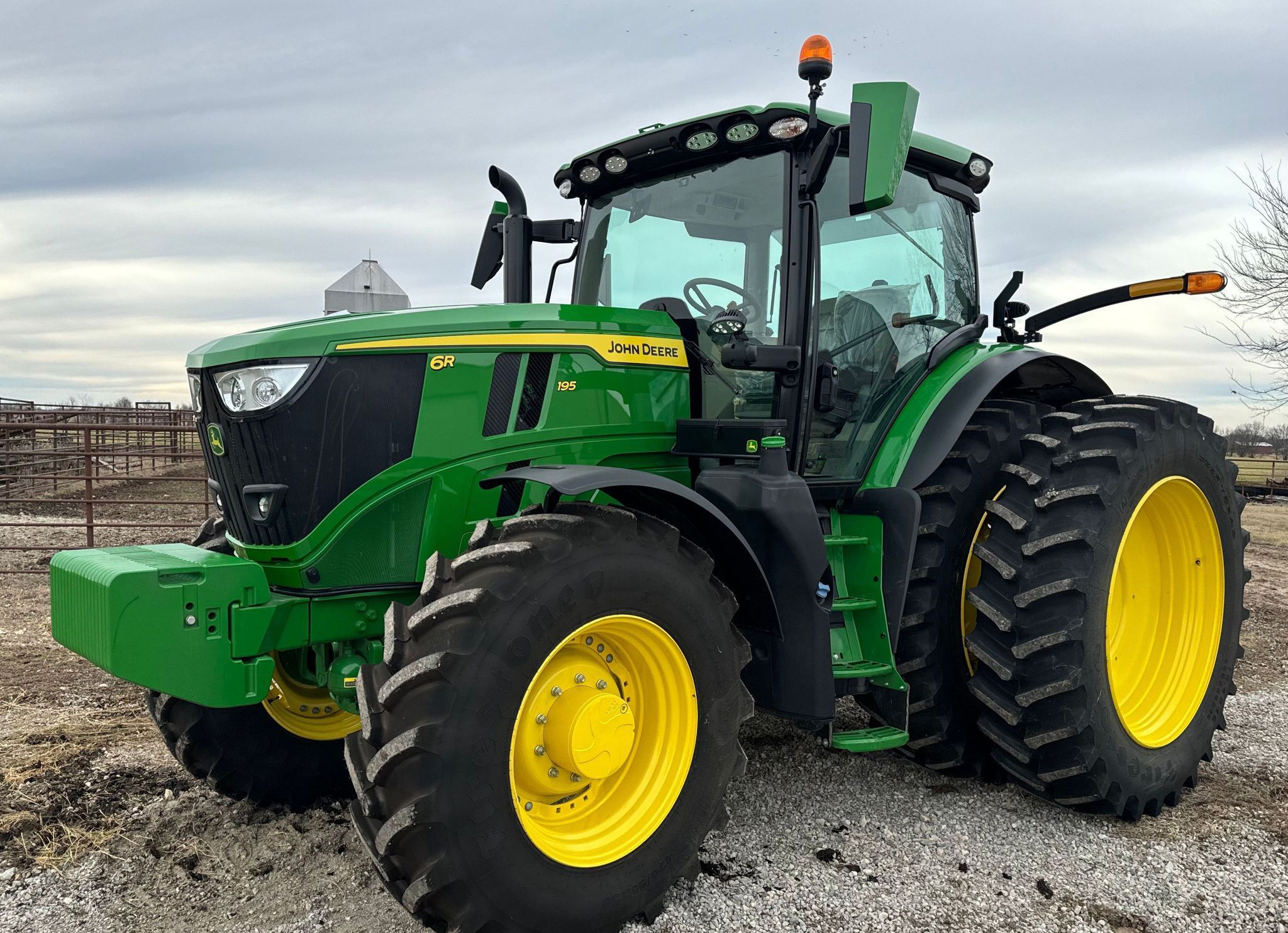 2022 John Deere 6R 195 MFWD