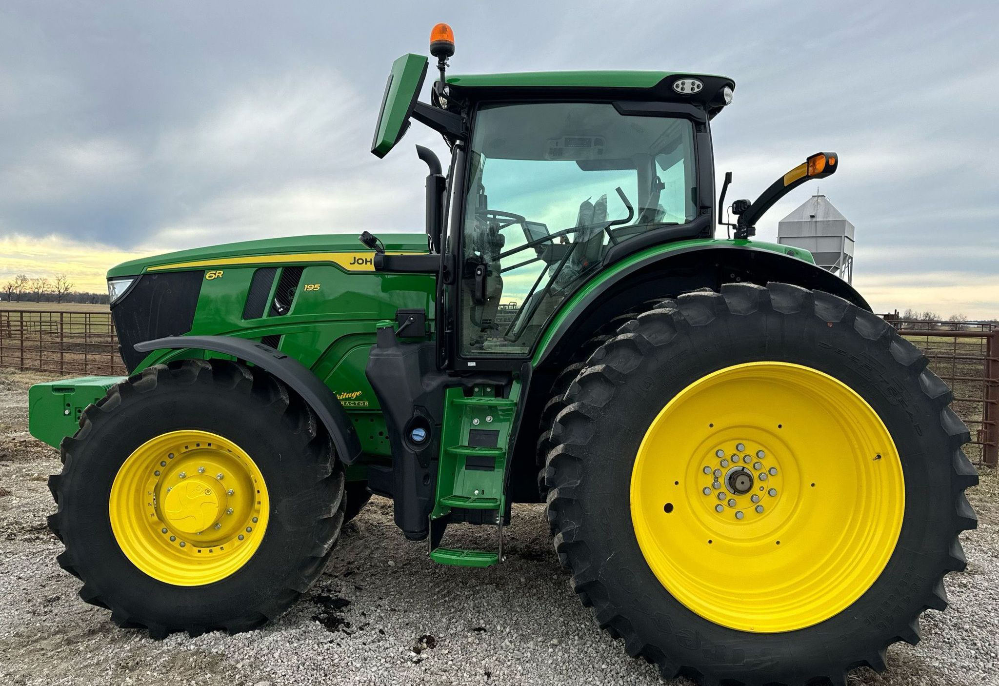 2022 John Deere 6R 195 MFWD - photo 8